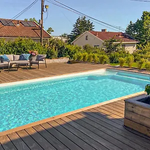 Holiday home Stunning In With Wifi, Private Swimming Pool And 4 Bedrooms *