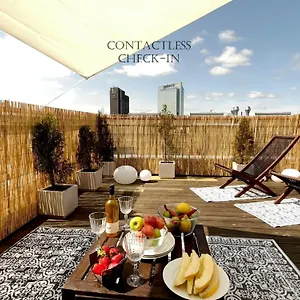 Center Flat W Roof Terrace & Free Parking Apartment *