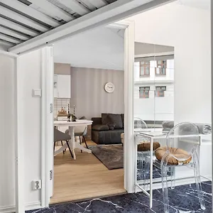 Guest house Happy Days Relaxing With Smart Solutions Shared With One Other Bedroom